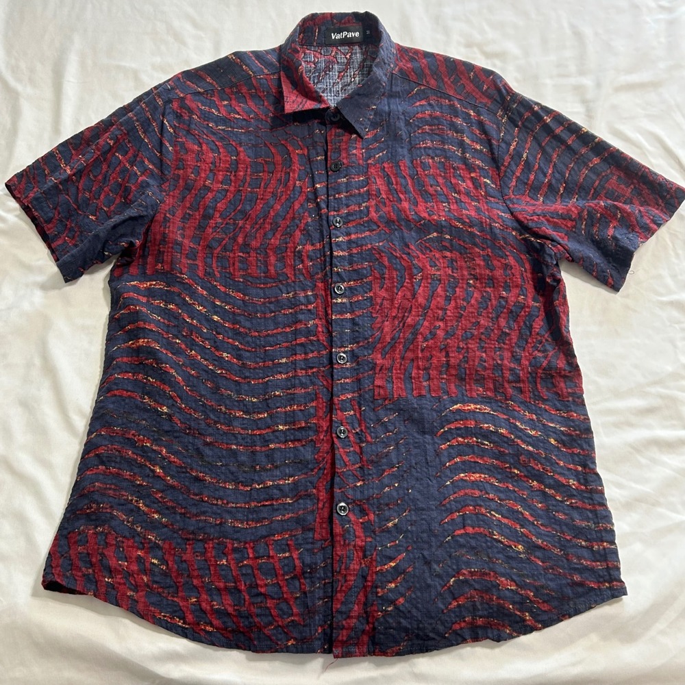 VatPave Mens Medium Short Sleeve Button Down Shirt Red Navy Abstract Wavy Print